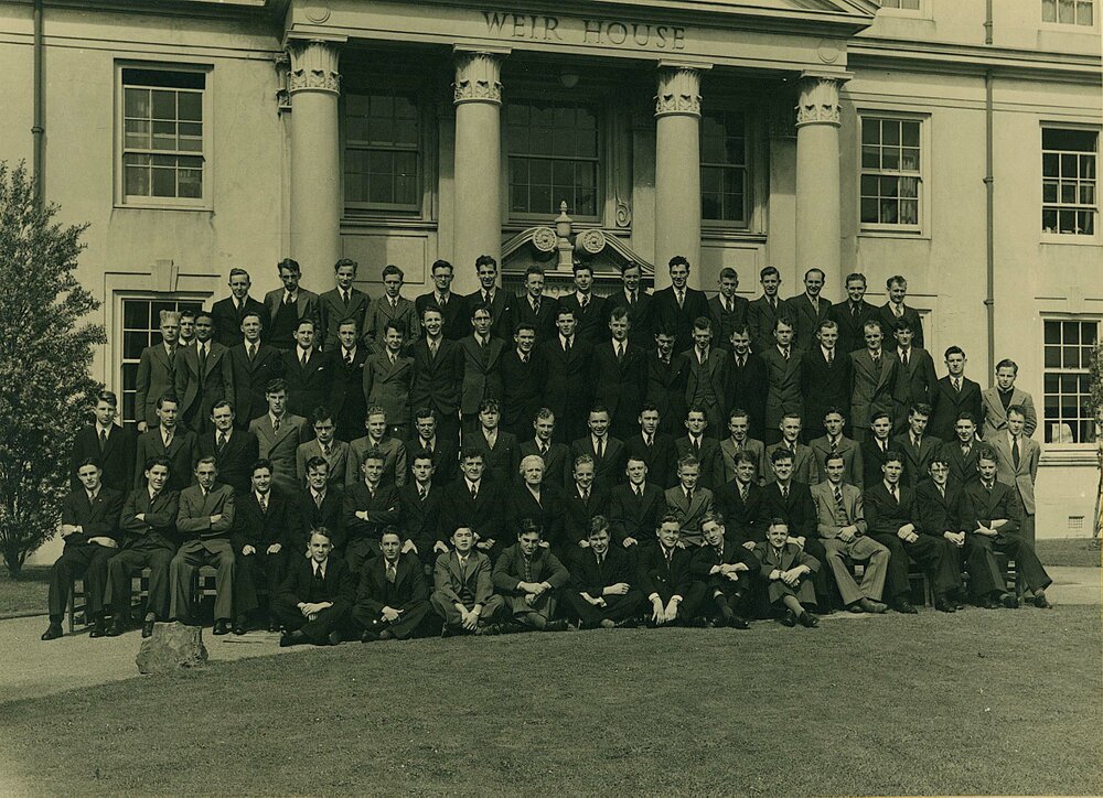 1948 Group portrait of Weir House residents
