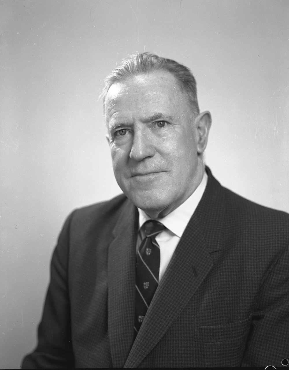 Portraits - Lynch, Dr. P. (Chancellor)