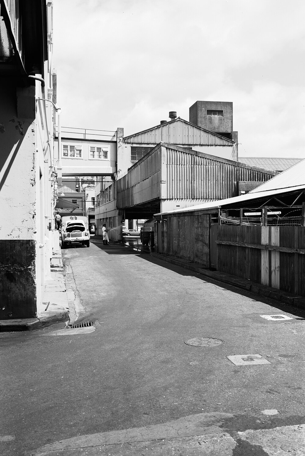 [Unidentified street, Kent Terrace area, Te Aro, Wellington. Off Tory Street?]