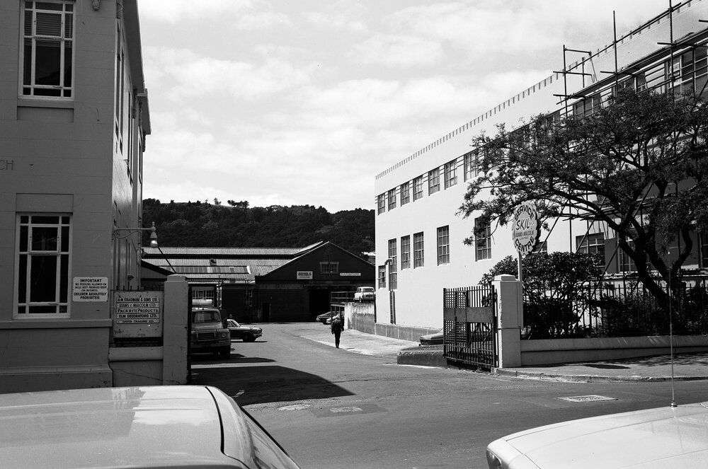 [Unidentified street, Kent Terrace area, Te Aro, Wellington. Tory Street?]