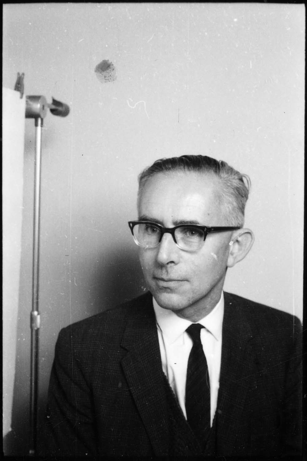 Prof. C. J. Seelye, Applied Maths