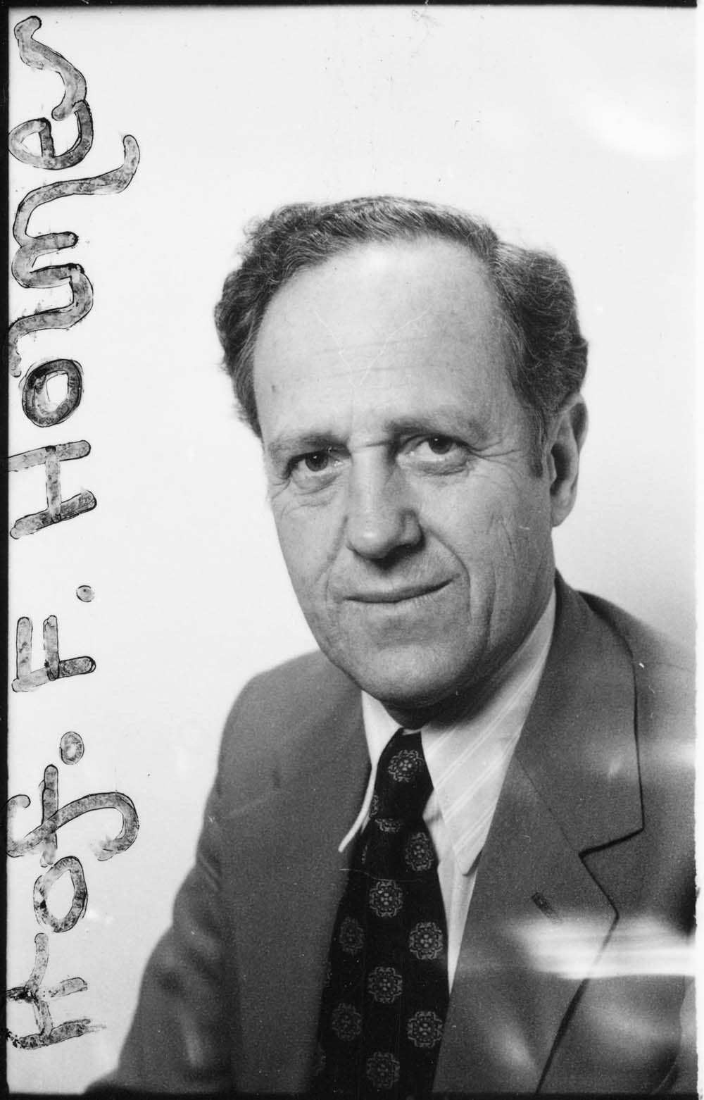 Prof. F. W. Holmes [Prof. F. Holmes] 