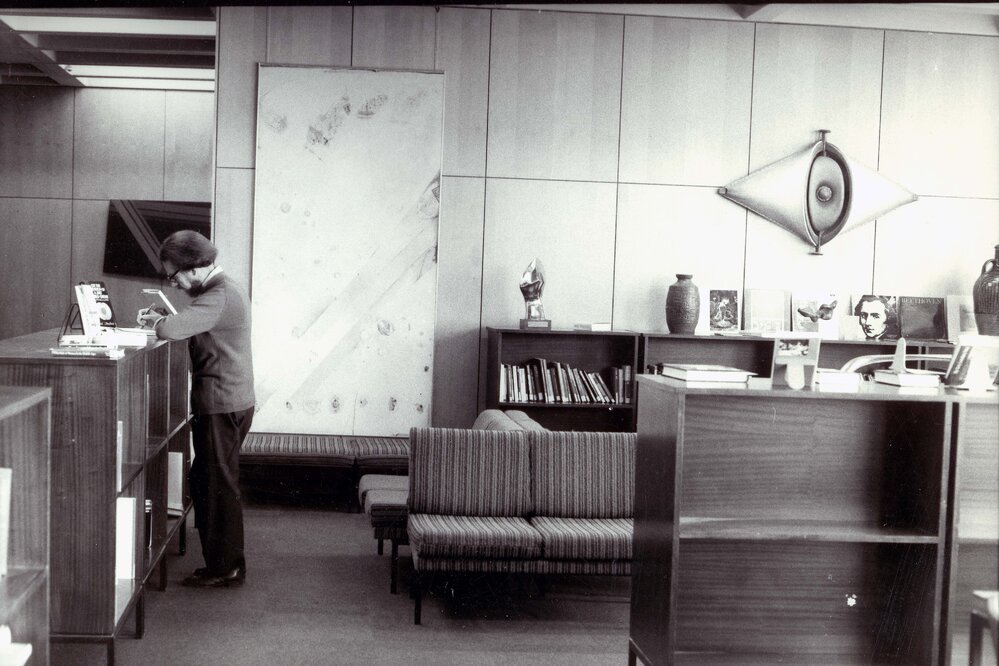 New books display area, north end of Catalogue Hall