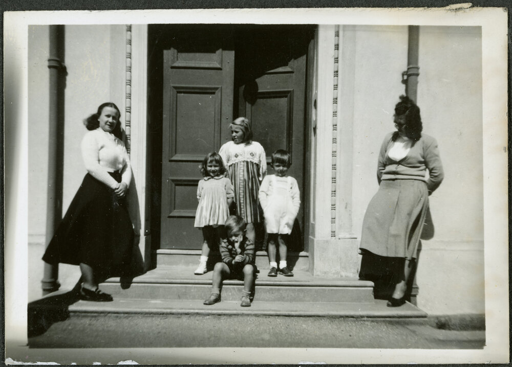 The guests from the 1949 Christmas party
