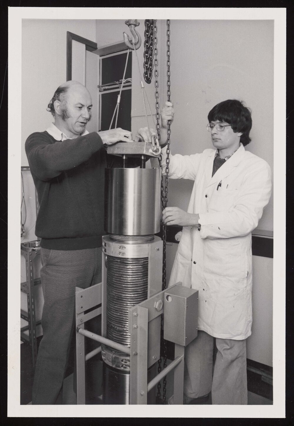 Dr. Stuart Smedley and Mr John Satherley closing the special high pressure/high temperature vessel