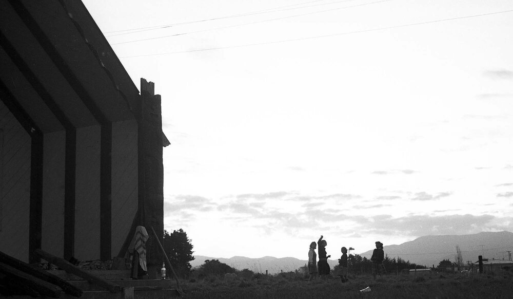Tamariki at sunset at Pāpāwai marae