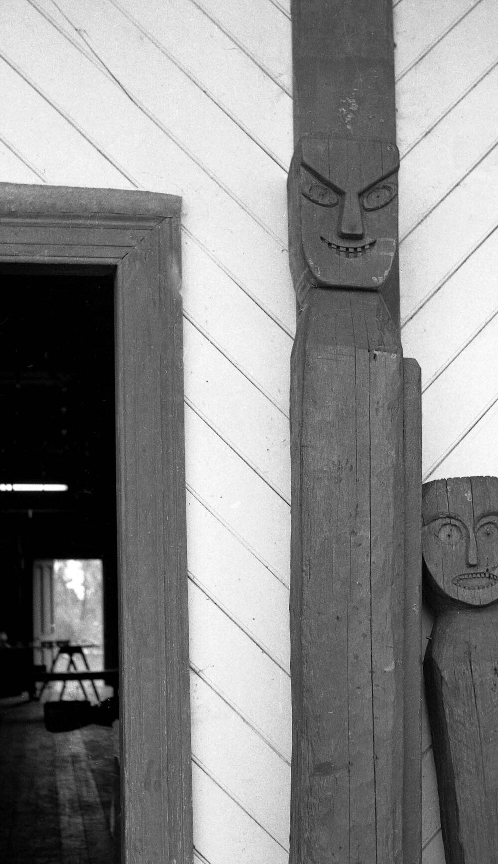 Carved pou in mahau at Pāpāwai marae