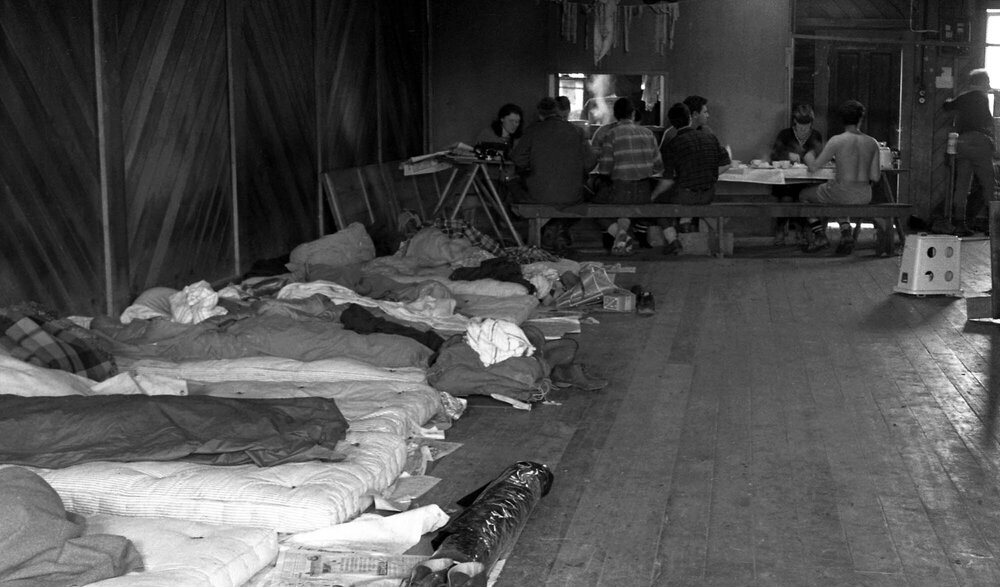 Students having kai in whare at Pāpāwai marae