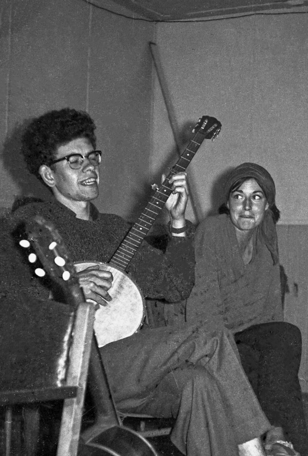 Student playing banjo at Student Congress