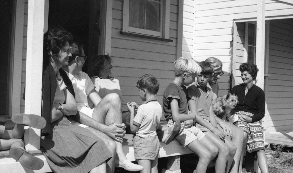 Families relaxing at Curious Cove during Student Congress