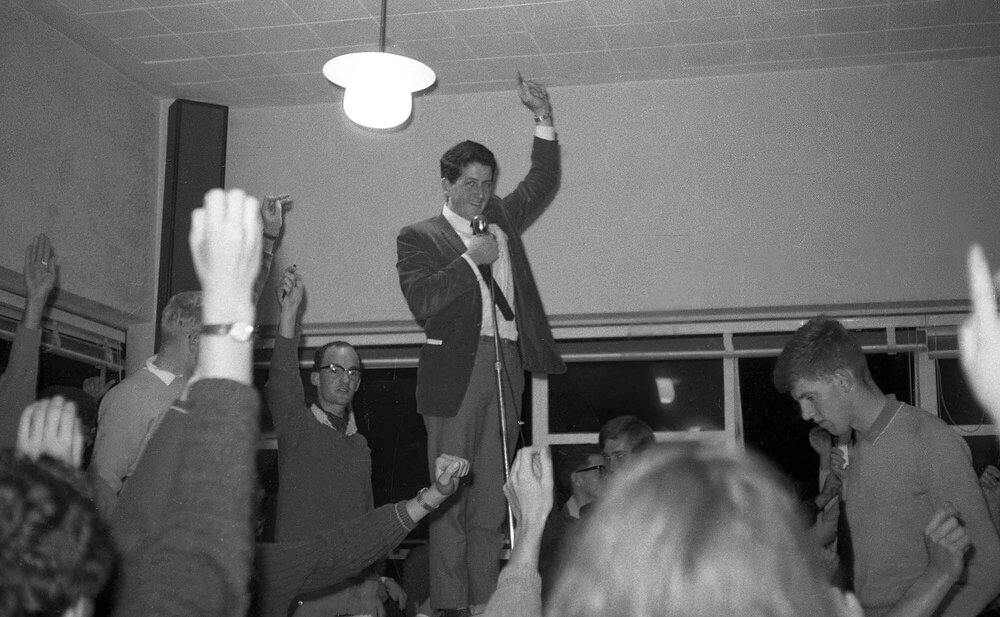 Alister Taylor at Victoria University Students' Association meeting