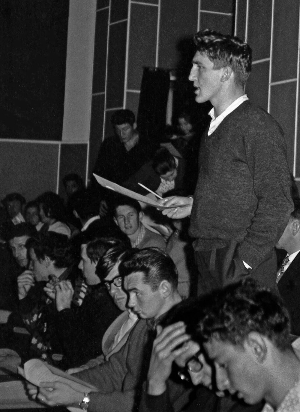 Brian Easton speaking at a Victoria University Students' Association meeting