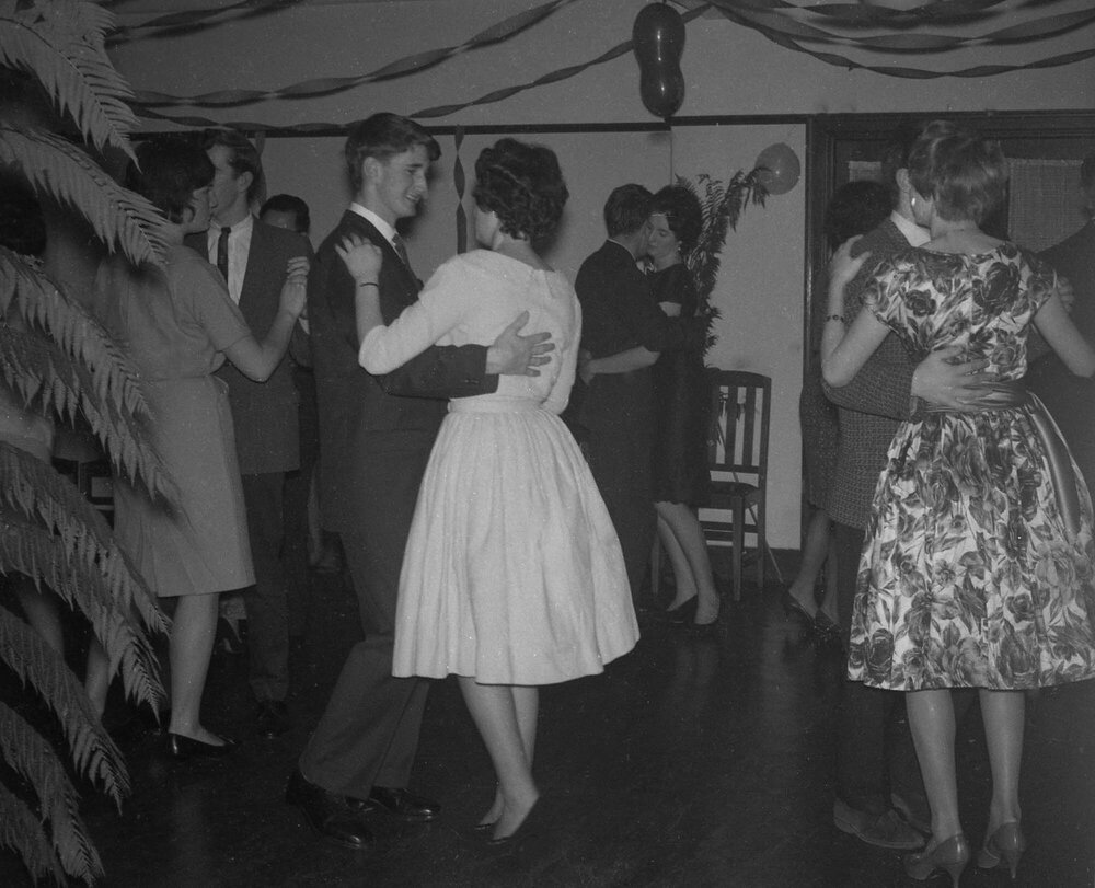 Student dance at Weir House