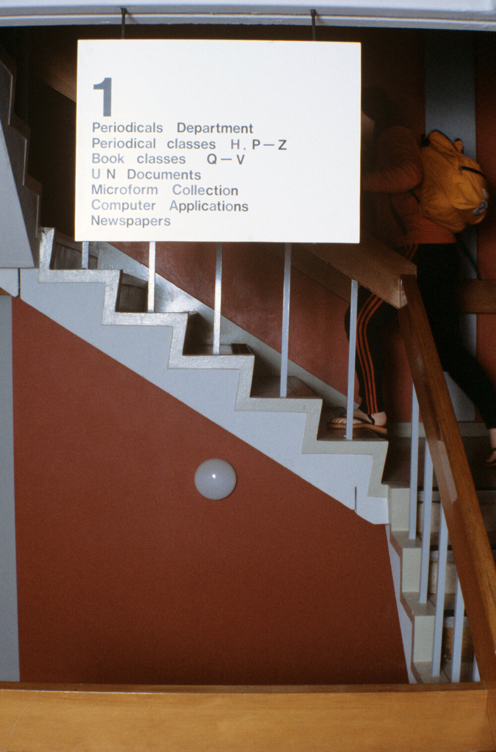 Slide 07 Level 1 Sign in stairwell