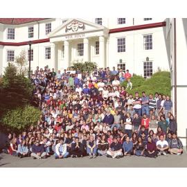 2001 Group portrait of Weir House residents