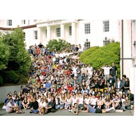 2004 Group portrait of Weir House residents