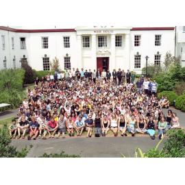 2006 Group portrait of Weir House residents