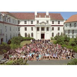 2007 Group portrait of Weir House residents