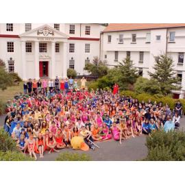 2009 Group portrait of Weir House residents