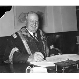 Portraits - W.V.Dyer [of Council]