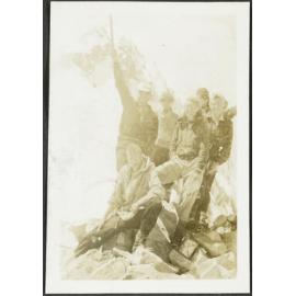 Trampers on top of Mt Gordon