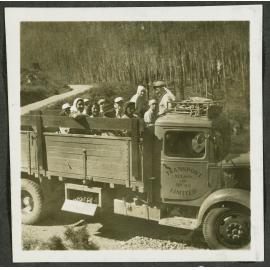 On the road in from Murchison