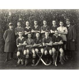 Victoria University College Hockey Team with coaches (after game)