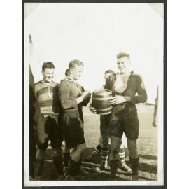 North v. South 1935, player with trophy
