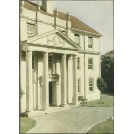 Colour photo of Weir House entrance