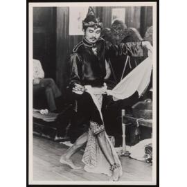 Yono Soekarno dance performance