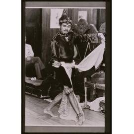 Yono Soekarno dance performance