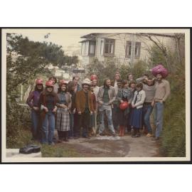 Class of 1977 outside School of Architecture, 91 Kelburn Parade