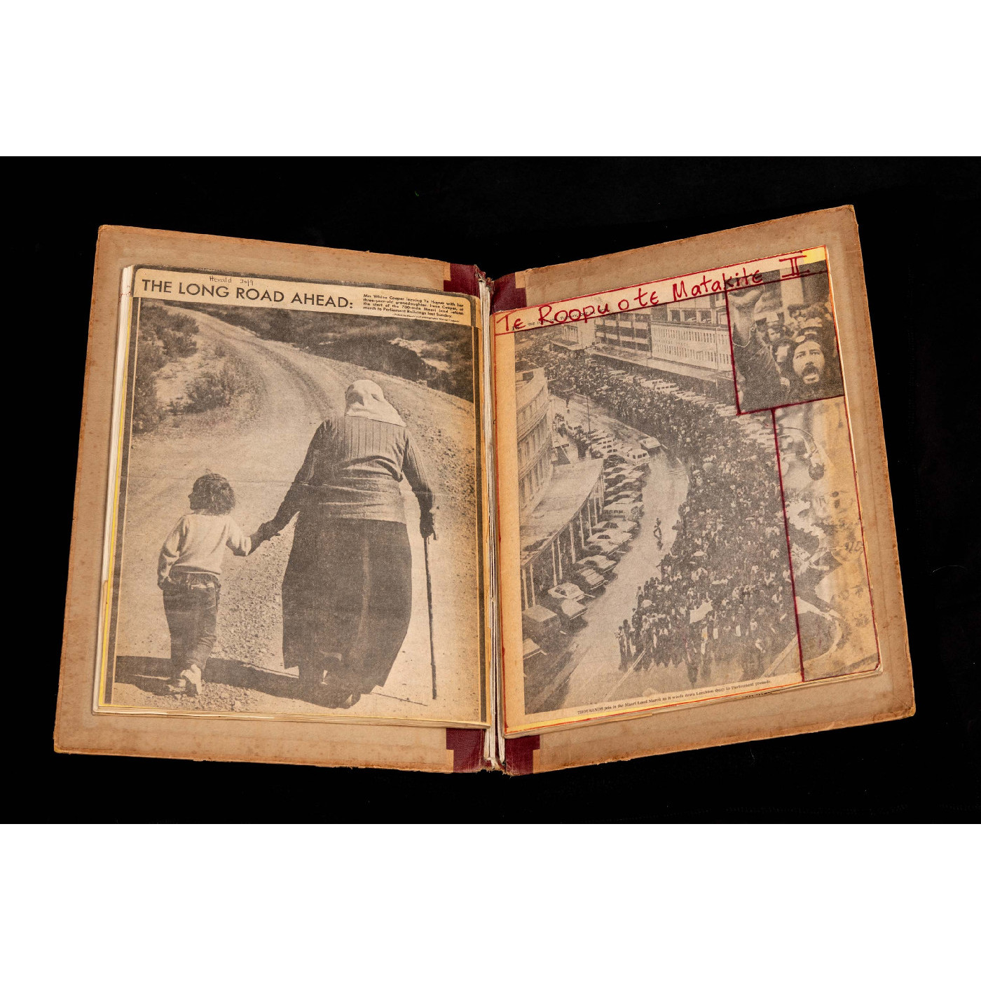 Te Roopu o te Matakite scrapbooks