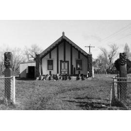 Pāpāwai marae waharoa