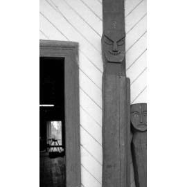 Carved pou in mahau at Pāpāwai marae