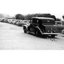 Governor General's car exiting Victoria University with tin cans attached