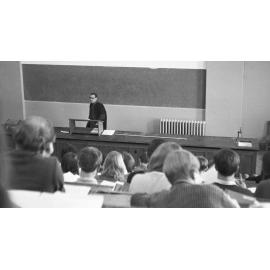 James Ritchie giving a psychology lecture