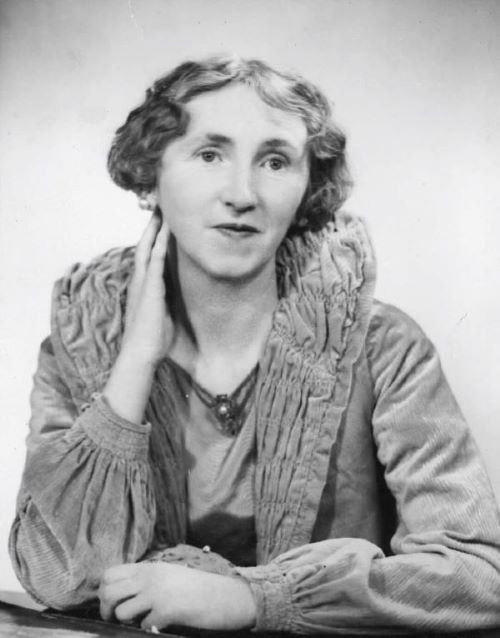 S P Andrew Ltd. Eileen Duggan. New Zealand Free Lance : Photographic prints and negatives. Ref: PAColl-6388-68. Alexander Turnbull Library, Wellington, New Zealand.