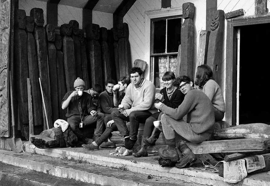Students having tea break in the mahau at Pāpāwai marae, 1965.
